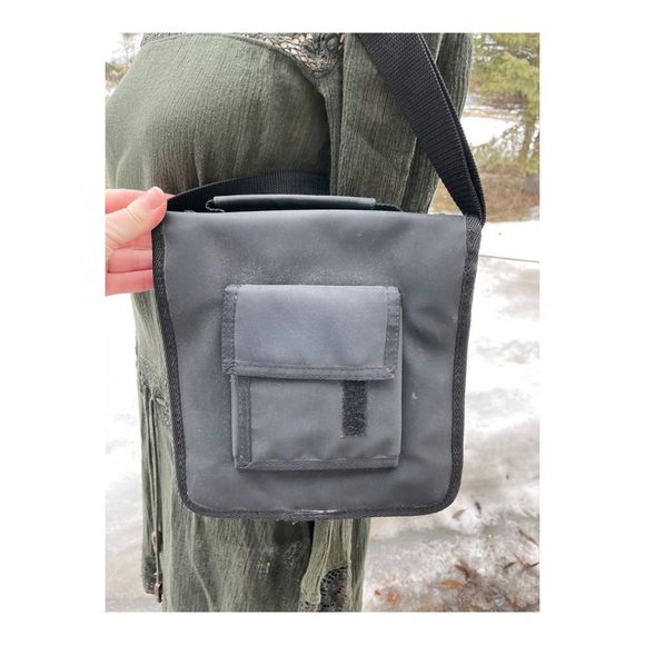 Le Chateau Black Utility Cross Body Satchel Bag PVC - Picture 10 of 12